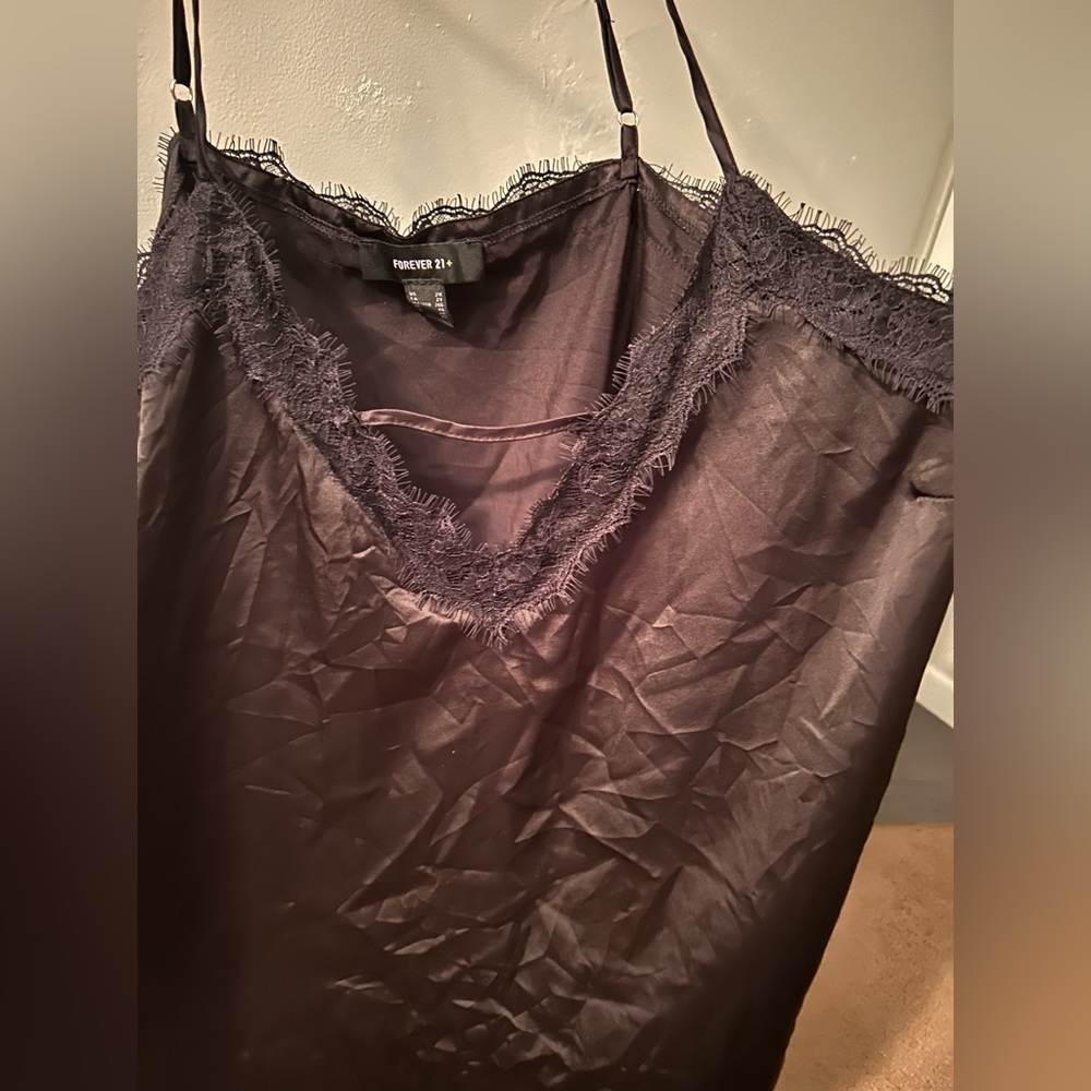 Forever 21 lace tank top with a cute keyhole style cut out in front.